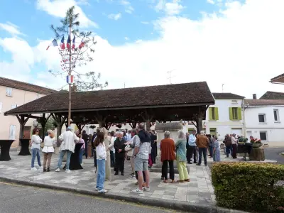 Plantation du mai à Castelnaudary : une tradition conviviale