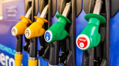 Prix des carburants : vers une baisse à la pompe après la chute du pétrole ?