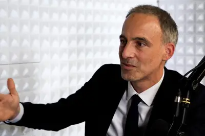 Raphaël Glucksmann répond aux questions sur sa ligne politique