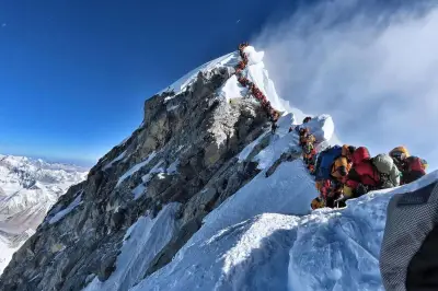 Record historique : 275 alpinistes atteignent l'Everest en un jour