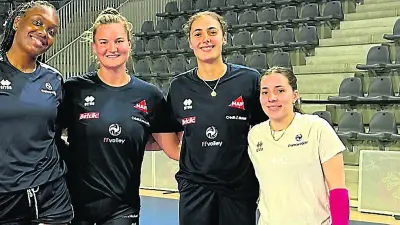Retour des Bleues à Béziers : émotions et retrouvailles pour les anciennes stars du volley