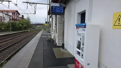 Retour du distributeur de billets SNCF en gare de Guéthary