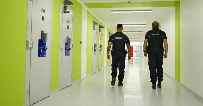 Retour sous tension : Gabriel Ory menace des surveillants à Condé-sur-Sarthe