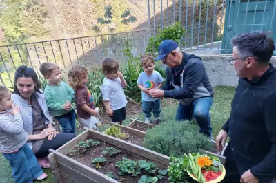 À Saint-Paul-de-Vence, des papys jardiniers transmettent le goût de la terre aux enfants