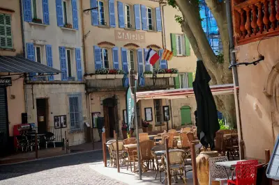 Signes : la maire RN va racheter un drapeau européen après son vandalisme
