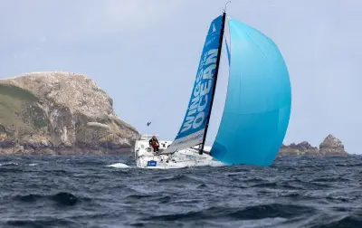 Solitaire du Figaro : Tom Dolan remporte la première étape, Alexis Thomas 6e