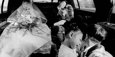 Son voile sur son cou la démange : récit d'un voyage de noces