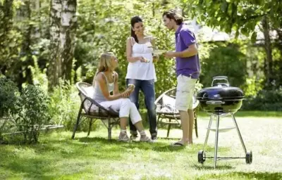Test du Weber Compact Kettle : le barbecue simple et efficace