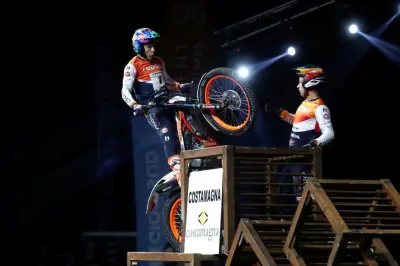 Toni Bou enflamme le palais Nikaïa avec 108,8 dB au Trial indoor de Nice