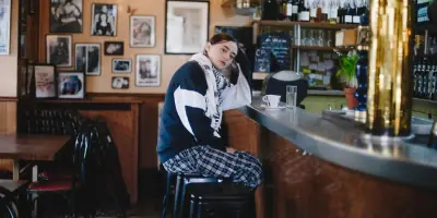 Un apéro avec la rappeuse 2L : « Dans notre génération, le macronisme a mis un gros bazar »