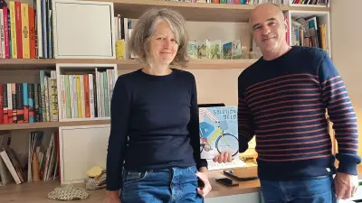 Un couple de Maisons-Alfort publie une BD pour promouvoir le vélo