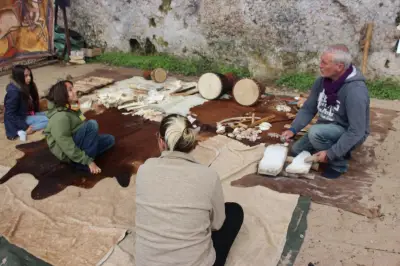 Un millier de visiteurs au campement préhistorique de Peyzac-le-Moustier