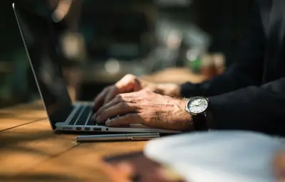 Un octogénaire condamné pour 700 mails malveillants à des élus