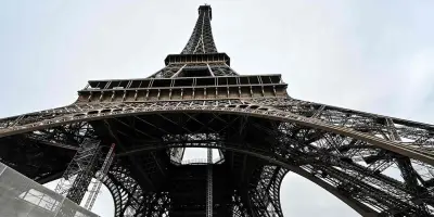 Un tronçon de l'escalier de la Tour Eiffel vendu 450 160 euros