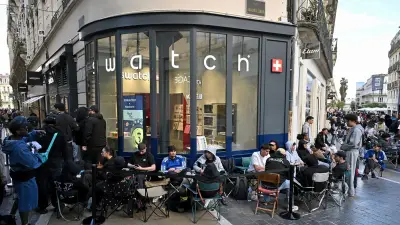 Une file d'attente exceptionnelle devant Swatch à Montpellier
