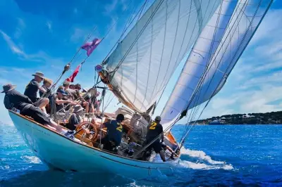 Voilier centenaire « Hallowe'en » : une œuvre d'art fonctionnelle aux Voiles d'Antibes