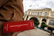 1300 pénalistes dénoncent une « alerte démocratique » contre la liberté de défense