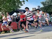 2600 coureurs costumés au Marathon des vins de Blaye