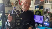 500 objets : à Amiens, l'ancien projectionniste garde la mémoire du cinéma
