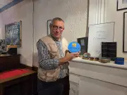 À 68 ans, il devient guide conférencier pour circuits insolites