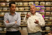 8 000 pots de chambre : la collection record de Guy Barrière à Izon