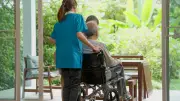 Aides à domicile : 345 000 foyers concernés par la hausse des factures en juillet