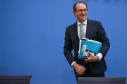 Allemagne : sirènes, lits de camp et crédits illimités pour se préparer à la guerre