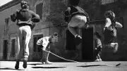 « Amour océanique » : un hommage en noir et blanc à toutes les mères