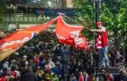 Arsenal champion d'Angleterre : la folle nuit des fans à l'Emirates