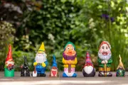 Au Chelsea Flower Show, célébrités anglaises libèrent les nains de jardin