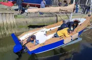 Bô Yachting met à l'eau le 19e Ti'Bac, un voilier traditionnel du Bassin
