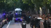 Barcelone-Real Madrid : les supporters du Barça caillassent le mauvais bus