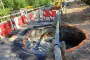 Bauduen : la route s'effondre, le village coupé du monde