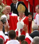 Benoît XVI à Lourdes en 2008 : les souvenirs de deux prêtres béarnais