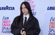 Billie Eilish défend les téléphones aux concerts, contre ses pairs