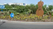 Béziers : la musique s'invite sur les ronds-points avec des décorations florales