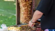 Californie : une fillette de 3 ans victime d'E. coli après un kebab