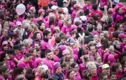 Cancer du sein : des décrets toujours en attente, les communistes lancent une pétition