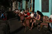 Canicule, mort de Sonny Rollins, frappes en Iran : l'actu de ce mardi
