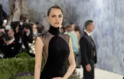 Cara Delevingne se confie sur sa vie amoureuse lors d'un concert de Rosalía