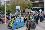 Carnaval citoyen à Arcachon : défendre le bassin avec humour et engagement