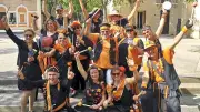 Carnaval des enfants à Pomérols : la Batucada Percussão en tête du défilé