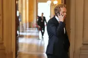Charles Alloncle en photo avec sa collaboratrice : pas de manquement selon le déontologue