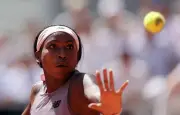 Coco Gauff percute un poteau avant son match à Roland-Garros