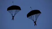 Collision mortelle entre deux parachutistes en wingsuit en Autriche