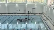 Corée du Sud : une voiture chute dans une piscine au milieu des nageurs
