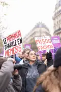 Créatrice de contenu engagée : un métier risqué pour les influenceurs