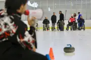 Curling accessible aux déficients visuels : une première en France à Draguignan