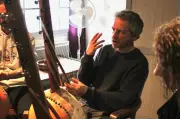 Découverte d'instruments d'Afrique de l'Ouest à Cambo-les-Bains