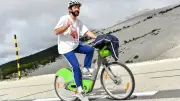 De Paris au mont Ventoux en Vélib : le défi fou de Mattéo Bonne